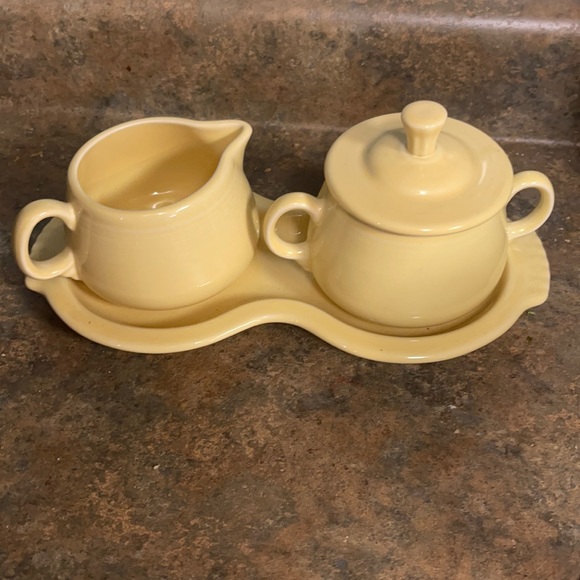 Fiesta Ware light yellow coffee creamer/ sugar set - Picture 1 of 4